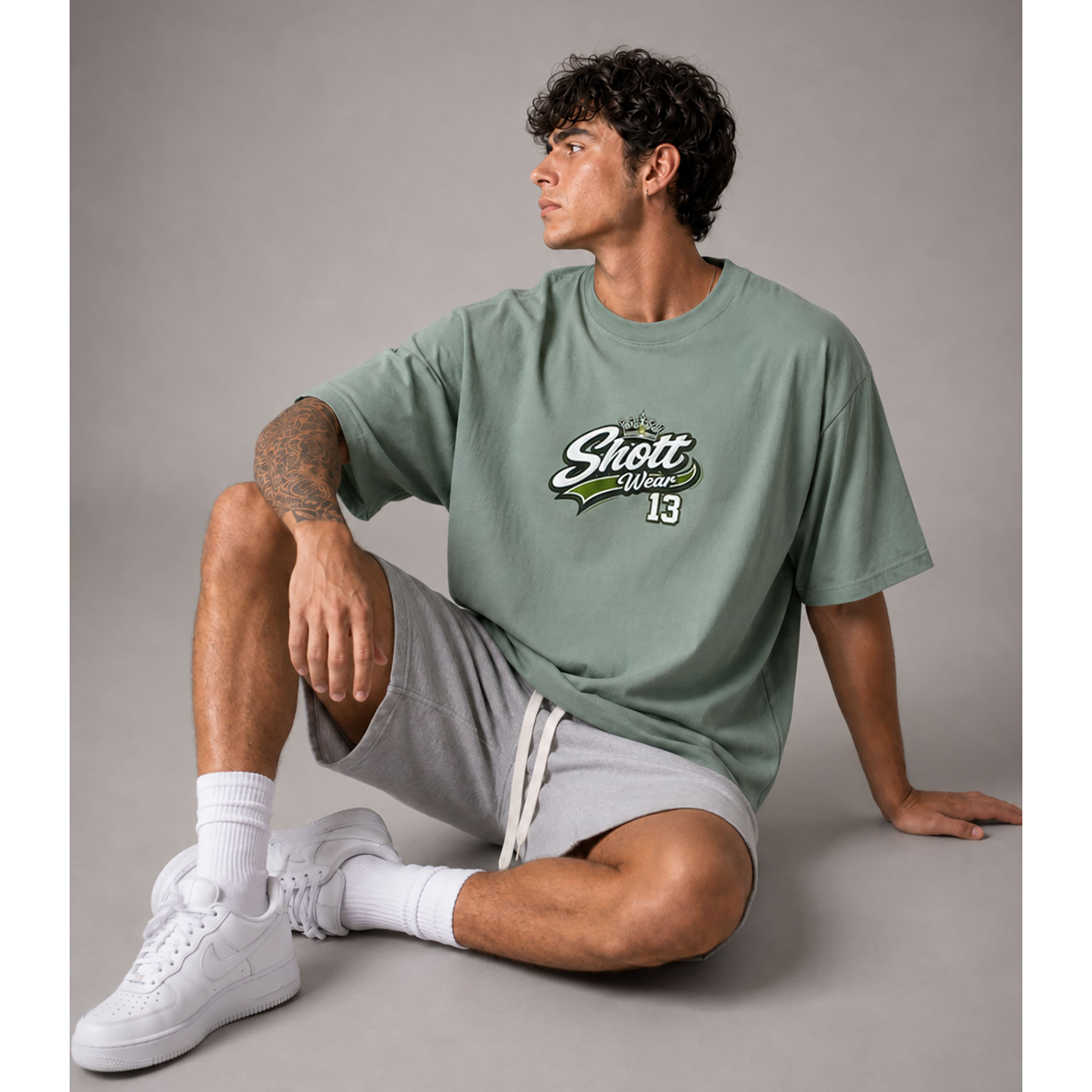 Koszulka oversize Shott Wear Base B13, zielona, na modelu